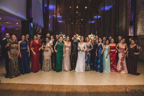 igreja matriz, igreja sagrada familia, casamento na igreja, noiva chique, noica classica, noivo, casamento na igreja, decoração da igreja, vestida para casar, vestido de noiva, buffet allegro, allegro buffet, casamento classico, casamento chique'