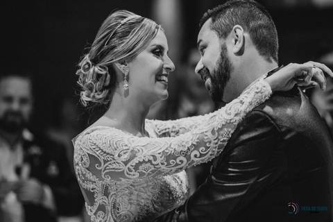 igreja matriz, igreja sagrada familia, casamento na igreja, noiva chique, noica classica, noivo, casamento na igreja, decoração da igreja, vestida para casar, vestido de noiva, buffet allegro, allegro buffet, casamento classico, casamento chique'