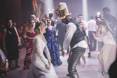 igreja matriz, igreja sagrada familia, casamento na igreja, noiva chique, noica classica, noivo, casamento na igreja, decoração da igreja, vestida para casar, vestido de noiva, buffet allegro, allegro buffet, casamento classico, casamento chique'