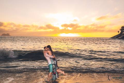 pre casamento na praia, casando na praia, casamento na praia, vou casar na praia, casamento litoral norte, casamento no guaruja, casando no guaruja, ensaio de casal na praia, casamento no por do sol, nascer do sol, guarujá, sorocotuba'