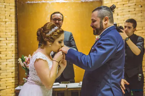 Napoelao Buffet, Buffet Napoleão, casamento no napoleao, casamento rustico, casamento no buffet, cerimonialista de casamento,  noiva, buque de flores, buque desconstruido, noivo de terno azul, noiva conteporanea, casando no abc'