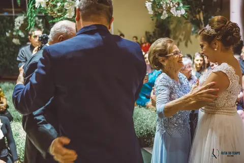 Napoelao Buffet, Buffet Napoleão, casamento no napoleao, casamento rustico, casamento no buffet, cerimonialista de casamento,  noiva, buque de flores, buque desconstruido, noivo de terno azul, noiva conteporanea, casando no abc'