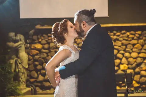 Napoelao Buffet, Buffet Napoleão, casamento no napoleao, casamento rustico, casamento no buffet, cerimonialista de casamento,  noiva, buque de flores, buque desconstruido, noivo de terno azul, noiva conteporanea, casando no abc, festa de casamento,'