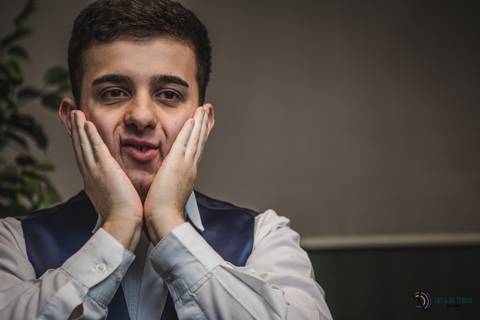 dia do noivo, terno azul, noivo de azul, noivo se arrumando, roupa do noivo, noivo se trocando'