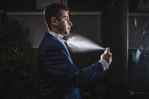 dia do noivo, terno azul, noivo de azul, noivo se arrumando, roupa do noivo, noivo se trocando'