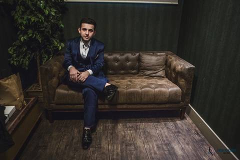 dia do noivo, terno azul, noivo de azul, noivo se arrumando, roupa do noivo, noivo se trocando'