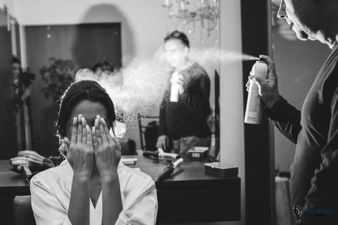 dia da noiva, noiva se maquiando, penteado da noiva, maquiagem da noiva, vestido de noivo, vestido branco, sitio são jorge, espaço vdara, cabelereiro roberto rodriguez'