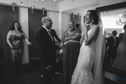 dia da noiva, noiva se maquiando, penteado da noiva, maquiagem da noiva, vestido de noivo, vestido branco, sitio são jorge, espaço vdara, cabelereiro roberto rodriguez'