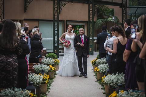 Sitio São Jorge, Espava Vdara, Sitio São Jorge Varangas, Casando no Sitio, Casamento Rustico, Casando no Campo, Casamento no campo, Vestido de noiva sereia, Noivo terno azul, entrada da noiva, noiva com o pai, corredor da noiva'