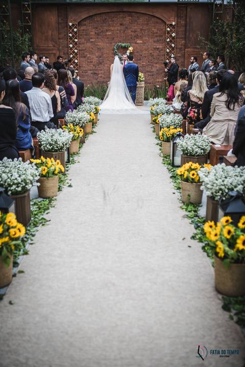 Sitio São Jorge, Espava Vdara, Sitio São Jorge Varangas, Casando no Sitio, Casamento Rustico, Casando no Campo, Casamento no campo, Vestido de noiva sereia, Noivo terno azul, decoração com girassol, casamento com girassol'