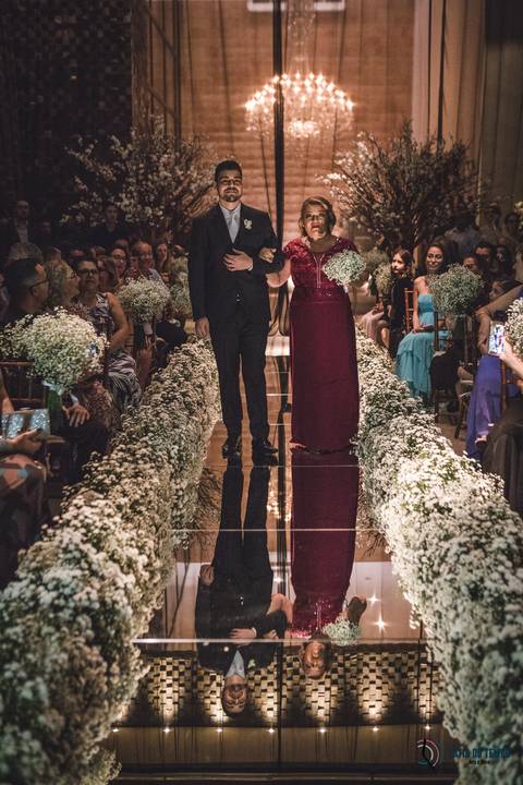 buffet allegro, casamento em são caetano do sul, casamento chique, buffet chique, casamento no buffet, passarela de espelho, decoração chique, allegro buffet, entrada do noivo, noivo com a mãe, entrada do noivo com a mãe, noivo'