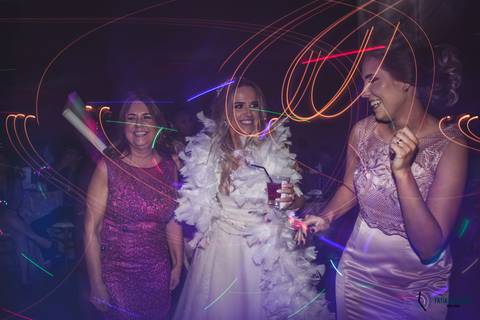 buffet allegro, casamento em são caetano do sul, casamento chique, buffet chique, casamento no buffet, passarela de espelho, decoração chique, allegro buffet, balada de casamento, balada, light paint, efeito de luz, iluminação de balada'