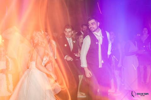 buffet allegro, casamento em são caetano do sul, casamento chique, buffet chique, casamento no buffet, passarela de espelho, decoração chique, allegro buffet, balada de casamento, balada, light paint, efeito de luz, iluminação de balada'