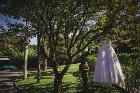 sitio sao jorge, dia do noivo, noivo de terno azul, noivo negro, noivos negros, noiva negra, noiva black power, dia da noiva, sitio são jorge, espaço varandas, maquiagem de noiva, noivo estiloso, noiva se arrumando, noivo se arrumando'