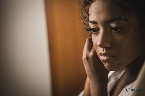 sitio sao jorge, dia do noivo, noivo de terno azul, noivo negro, noivos negros, noiva negra, noiva black power, dia da noiva, sitio são jorge, espaço varandas, maquiagem de noiva, noivo estiloso, noiva se arrumando, noivo se arrumando'