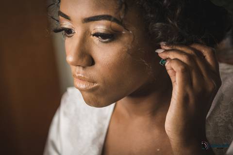 sitio sao jorge, dia do noivo, noivo de terno azul, noivo negro, noivos negros, noiva negra, noiva black power, dia da noiva, sitio são jorge, espaço varandas, maquiagem de noiva, noivo estiloso, noiva se arrumando, noivo se arrumando'