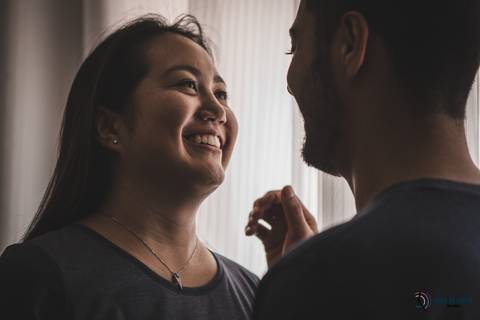 ensaio lifestyle, ensaio casal, ensaio casal em casa, lifestyle casal, precasamento lifestyle, ensaio pre casamento, ensaio pre casamento diferente, ensaio pre casamento com moto, fotos de casal, ensaio pré casamento espontâneo'