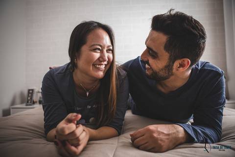 ensaio lifestyle, ensaio casal, ensaio casal em casa, lifestyle casal, precasamento lifestyle, ensaio pre casamento, ensaio pre casamento diferente, ensaio pre casamento com moto, fotos de casal, ensaio pré casamento espontâneo'