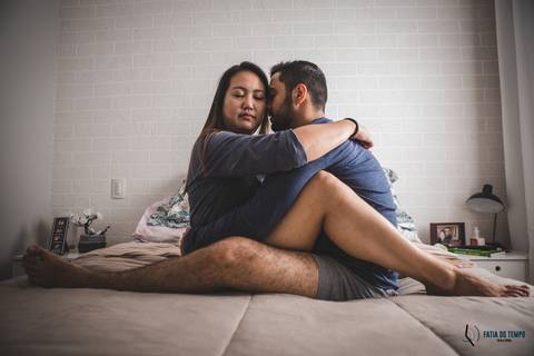 ensaio lifestyle, ensaio casal, ensaio casal em casa, lifestyle casal, precasamento lifestyle, ensaio pre casamento, ensaio pre casamento diferente, ensaio pre casamento com moto, fotos de casal, ensaio pré casamento espontâneo'