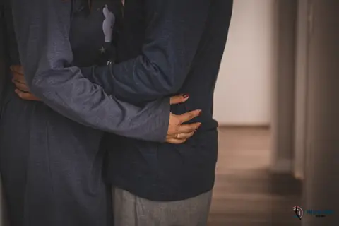 ensaio lifestyle, ensaio casal, ensaio casal em casa, lifestyle casal, precasamento lifestyle, ensaio pre casamento, ensaio pre casamento diferente, ensaio pre casamento com moto, fotos de casal, ensaio pré casamento espontâneo'