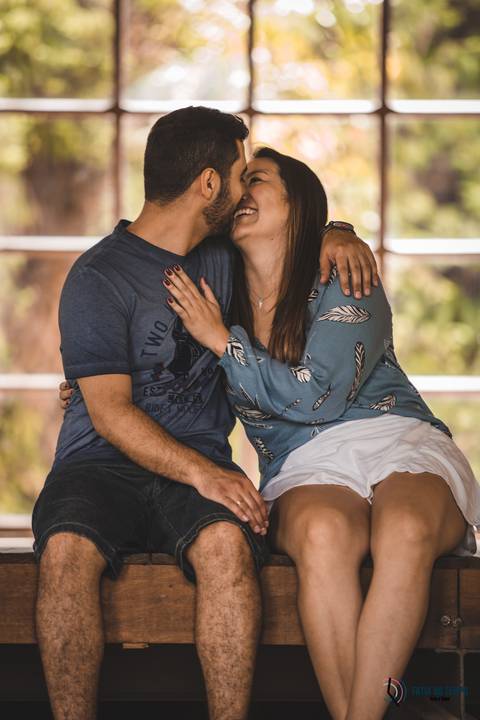 ensaio lifestyle, ensaio casal, ensaio casal em casa, lifestyle casal, precasamento lifestyle, ensaio pre casamento, ensaio pre casamento diferente, ensaio pre casamento com moto, fotos de casal, ensaio pré casamento espontâneo'
