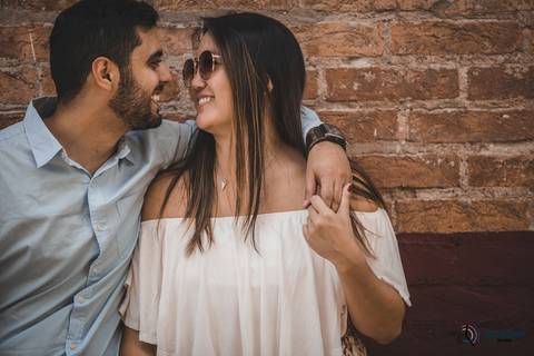 ensaio lifestyle, ensaio casal, ensaio casal em casa, lifestyle casal, precasamento lifestyle, ensaio pre casamento, ensaio pre casamento diferente, ensaio pre casamento com moto, fotos de casal, ensaio pré casamento espontâneo'