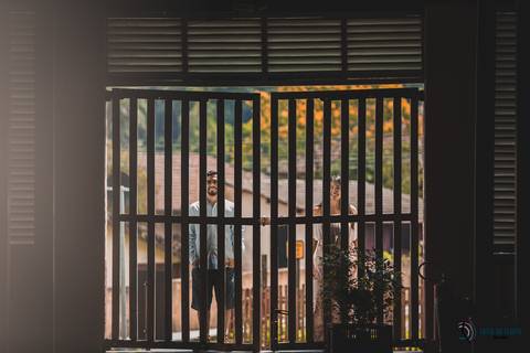 ensaio lifestyle, ensaio casal, ensaio casal em casa, lifestyle casal, precasamento lifestyle, ensaio pre casamento, ensaio pre casamento diferente, ensaio pre casamento com moto, fotos de casal, ensaio pré casamento espontâneo'