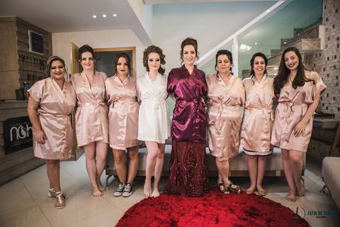 dia da noiva, noiva classica, penteado de noiva, noiva com as madrinhas, robe personalizado, robe de noiva, equipe noh, maquiagem de noiva, penteado de noiva, make noiva, sapato da noiva, noivas classicas, casamento na cidade'