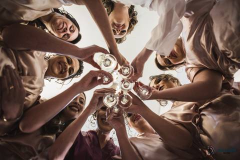 dia da noiva, noiva classica, penteado de noiva, noiva com as madrinhas, robe personalizado, robe de noiva, equipe noh, maquiagem de noiva, penteado de noiva, make noiva, sapato da noiva, noivas classicas, casamento na cidade'