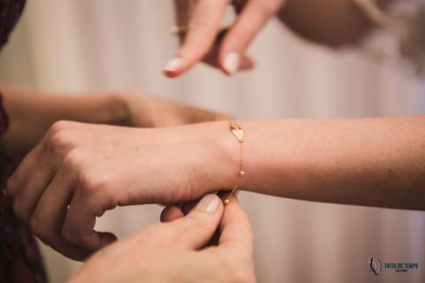 dia da noiva, noiva classica, penteado de noiva, noiva com as madrinhas, robe personalizado, robe de noiva, equipe noh, maquiagem de noiva, penteado de noiva, make noiva, sapato da noiva, noivas classicas, casamento na cidade'