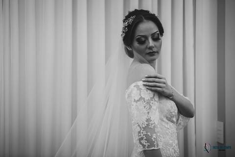 dia da noiva, noiva classica, penteado de noiva, noiva com as madrinhas, robe personalizado, robe de noiva, equipe noh, maquiagem de noiva, penteado de noiva, make noiva, sapato da noiva, noivas classicas, casamento na cidade'