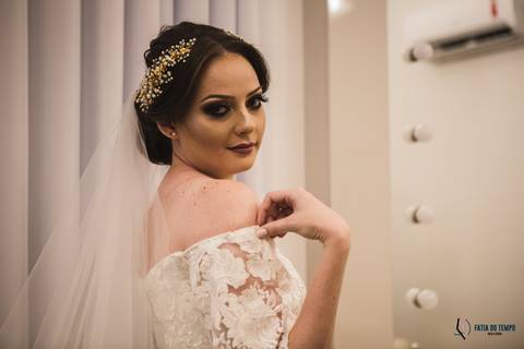 dia da noiva, noiva classica, penteado de noiva, noiva com as madrinhas, robe personalizado, robe de noiva, equipe noh, maquiagem de noiva, penteado de noiva, make noiva, sapato da noiva, noivas classicas, casamento na cidade'