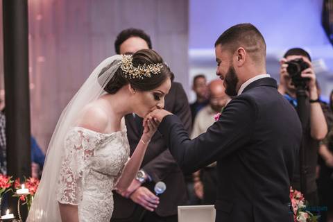 espaço mezzatorre, casamento clássico, celebrante adriano bonazio, noiva classica, casamento no buffet, vestido de noiva, noivo clássico, decoração classica, buque da noiva, casamento na cidade, casamento de dia, penteado de noiva, maquiagem de noiva'