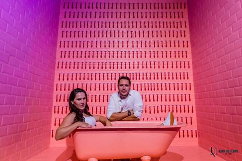 Funcast, Fotos em cenário, pre casamento, pre casamento diferente, pré casamento em cenário, cenário para fotos, funcast brasil, funcast sp, pre casamento na cidade, pre casamento divertido, pré casamento com alegria, casamento descontraido, pre casamento'