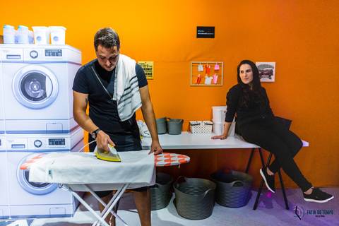 Funcast, Fotos em cenário, pre casamento, pre casamento diferente, pré casamento em cenário, cenário para fotos, funcast brasil, funcast sp, pre casamento na cidade, pre casamento divertido, pré casamento com alegria, casamento descontraido, pre casamento'