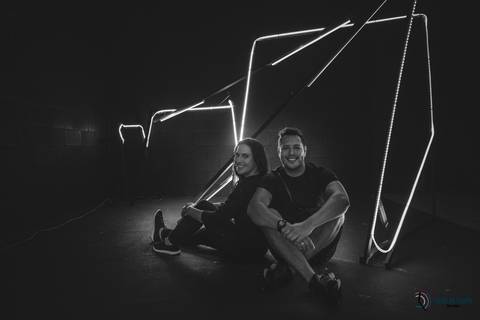 Funcast, Fotos em cenário, pre casamento, pre casamento diferente, pré casamento em cenário, cenário para fotos, funcast brasil, funcast sp, pre casamento na cidade, pre casamento divertido, pré casamento com alegria, casamento descontraido, pre casamento'