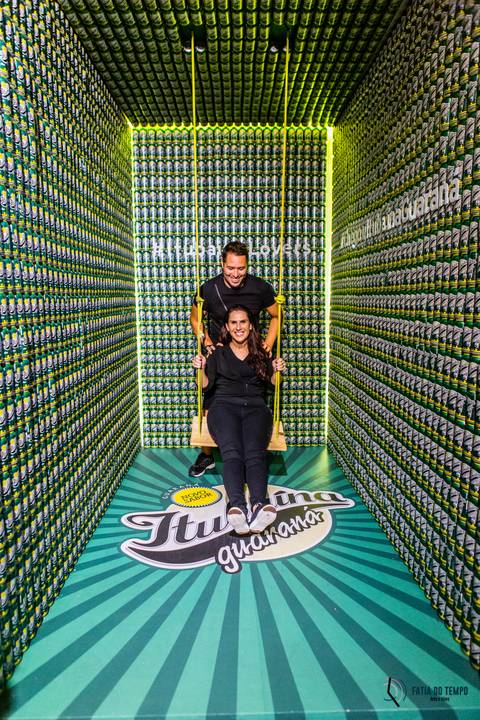 Funcast, Fotos em cenário, pre casamento, pre casamento diferente, pré casamento em cenário, cenário para fotos, funcast brasil, funcast sp, pre casamento na cidade, pre casamento divertido, pré casamento com alegria, casamento descontraido, pre casamento'