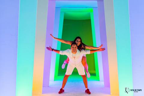 Funcast, Fotos em cenário, pre casamento, pre casamento diferente, pré casamento em cenário, cenário para fotos, funcast brasil, funcast sp, pre casamento na cidade, pre casamento divertido, pré casamento com alegria, casamento descontraido, pre casamento'