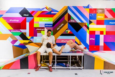 Funcast, Fotos em cenário, pre casamento, pre casamento diferente, pré casamento em cenário, cenário para fotos, funcast brasil, funcast sp, pre casamento na cidade, pre casamento divertido, pré casamento com alegria, casamento descontraido, pre casamento'