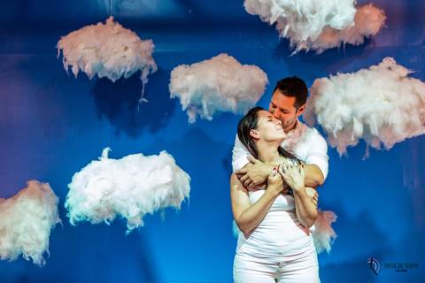 Funcast, Fotos em cenário, pre casamento, pre casamento diferente, pré casamento em cenário, cenário para fotos, funcast brasil, funcast sp, pre casamento na cidade, pre casamento divertido, pré casamento com alegria, casamento descontraido, pre casamento'