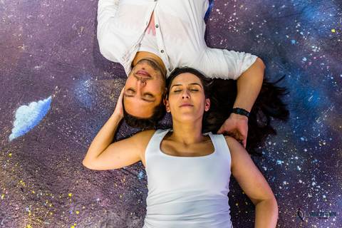 Funcast, Fotos em cenário, pre casamento, pre casamento diferente, pré casamento em cenário, cenário para fotos, funcast brasil, funcast sp, pre casamento na cidade, pre casamento divertido, pré casamento com alegria, casamento descontraido, pre casamento'