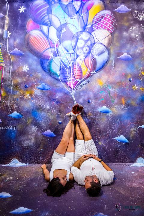 Funcast, Fotos em cenário, pre casamento, pre casamento diferente, pré casamento em cenário, cenário para fotos, funcast brasil, funcast sp, pre casamento na cidade, pre casamento divertido, pré casamento com alegria, casamento descontraido, pre casamento'