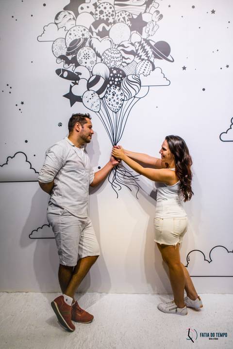 Funcast, Fotos em cenário, pre casamento, pre casamento diferente, pré casamento em cenário, cenário para fotos, funcast brasil, funcast sp, pre casamento na cidade, pre casamento divertido, pré casamento com alegria, casamento descontraido, pre casamento'