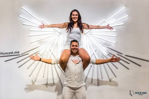 Funcast, Fotos em cenário, pre casamento, pre casamento diferente, pré casamento em cenário, cenário para fotos, funcast brasil, funcast sp, pre casamento na cidade, pre casamento divertido, pré casamento com alegria, casamento descontraido, pre casamento'