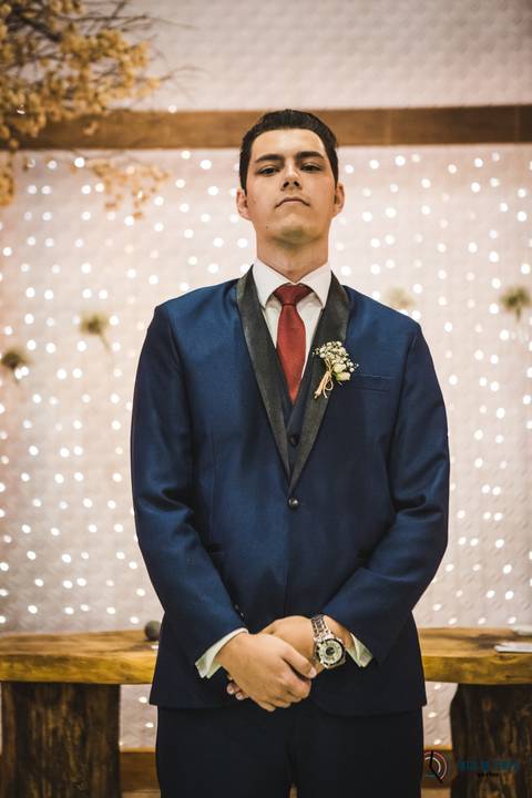 recanto dos sonhos, casamento no riacho, chacará no riacho, casamento ao ar livre, casamento rustico, noiva baixinha, noivo alto, vestido de noiva, decoração verde, escola de samba no casamento, casamento chique, madrinhas coloridas'