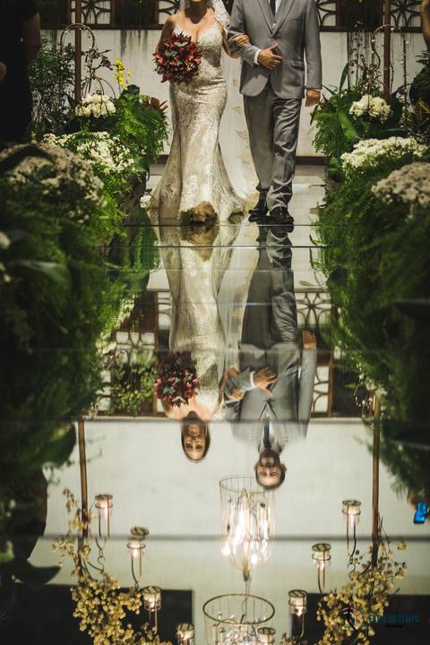 recanto dos sonhos, casamento no riacho, chacará no riacho, casamento ao ar livre, casamento rustico, noiva baixinha, noivo alto, vestido de noiva, decoração verde, escola de samba no casamento, casamento chique, madrinhas coloridas'