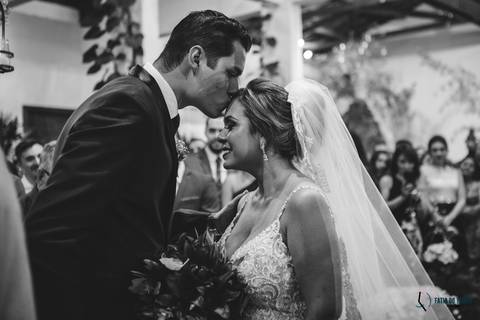 recanto dos sonhos, casamento no riacho, chacará no riacho, casamento ao ar livre, casamento rustico, noiva baixinha, noivo alto, vestido de noiva, decoração verde, escola de samba no casamento, casamento chique, madrinhas coloridas'