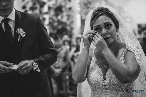 recanto dos sonhos, casamento no riacho, chacará no riacho, casamento ao ar livre, casamento rustico, noiva baixinha, noivo alto, vestido de noiva, decoração verde, escola de samba no casamento, casamento chique, madrinhas coloridas'