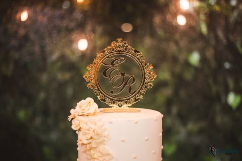 recanto dos sonhos, casamento no riacho, chacará no riacho, casamento ao ar livre, casamento rustico, noiva baixinha, noivo alto, vestido de noiva, decoração verde, escola de samba no casamento, casamento chique, madrinhas coloridas'