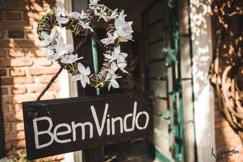 Grande Ville Buffet, Grande Ville, buffet rustico, buffet na dom pedro II, casamento na casinha, casando rustico, vestido de noiva, vestido de noiva reto, noivo de azul, decoração branca, casando de dia, casando de noite, rustico, suculentas de lembrança'